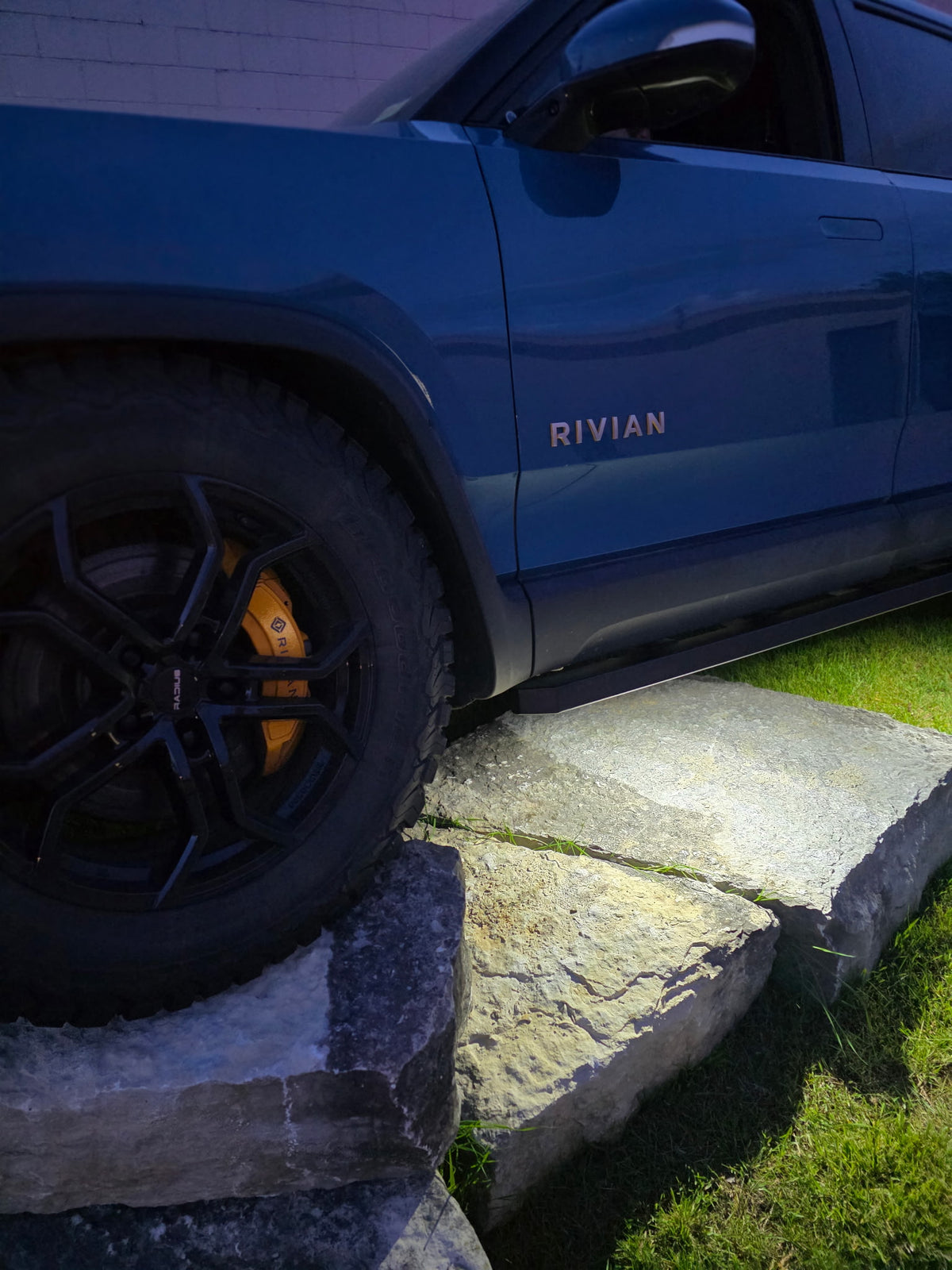 GOAT Rivian R1S Night Sliders